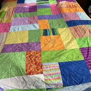 Vibrant Patchwork Quilt with Multicolor Design